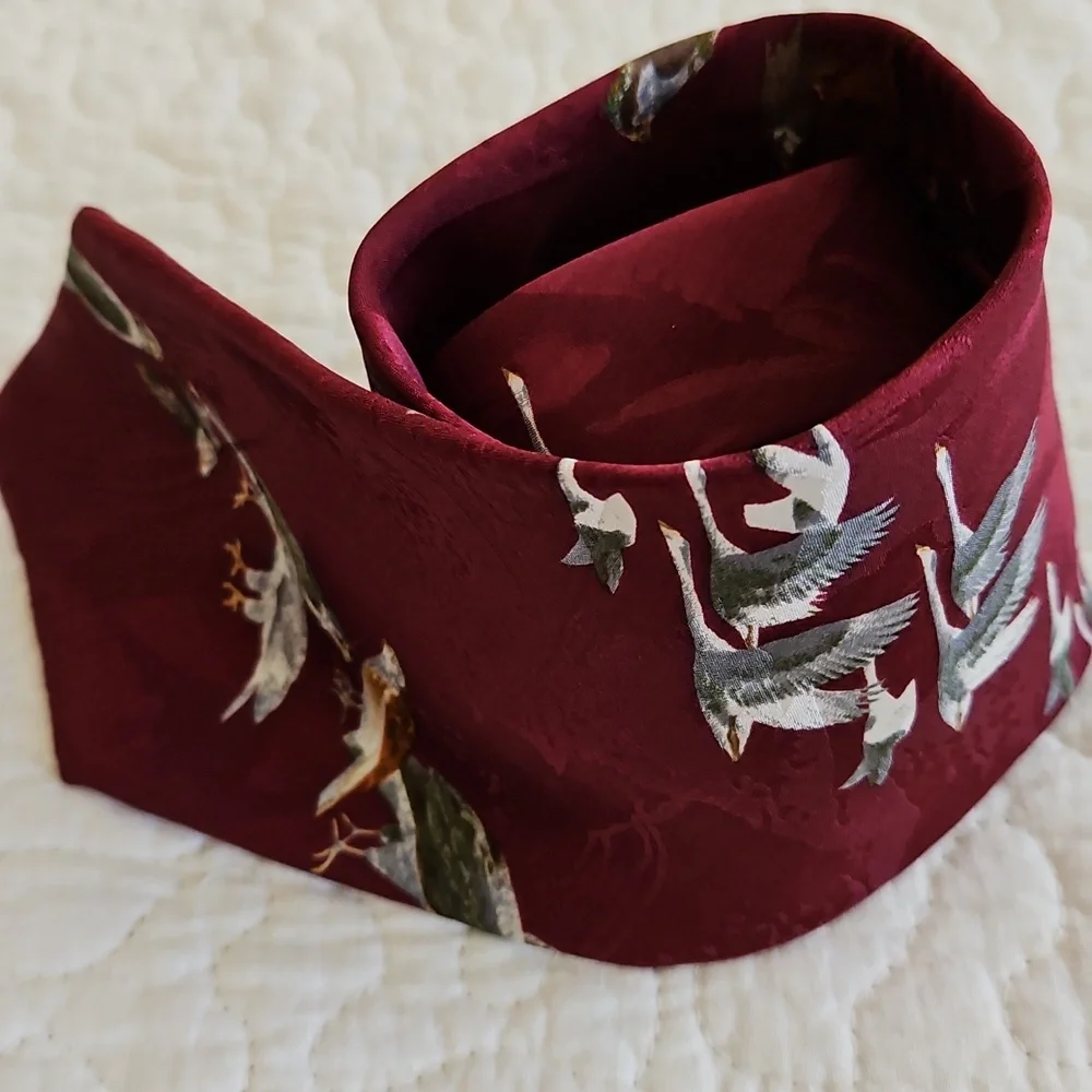 Vintage Endangered Species Silk Tie - Picture 8 of 8